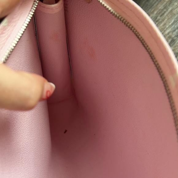 Louis Vuitton Escale Pastel Monogram Toiletry Pouch 26 Bag - Picture 8 of 9